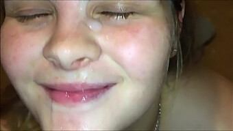 Video Pov De Una Impresionante Adolescente Dando Una Increíble Mamada Y Recibiendo Una Enorme Carga Facial