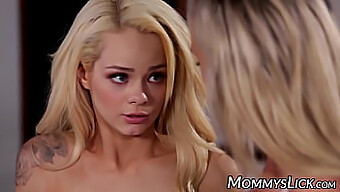 Elsa Jean, Una Splendida Donna Bionda, Si Concede Un Po' Di Piacere Personale Masturbando La Sua Zona Intima Indossando Lingerie Seducente E Jeans.