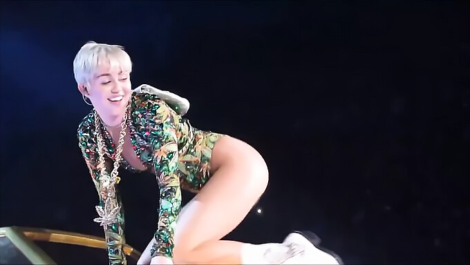 Miley Cyrus' Verleidelijke Kracht Leidt Tot Een Oncontroleerbaar Orgasme.