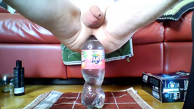 Juego En Solitario Pov De Shemale Con Una Botella De Fanta