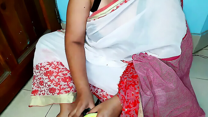 Indian Stepmom'S Big Boobs Revealed And Fucked In Homemade Video