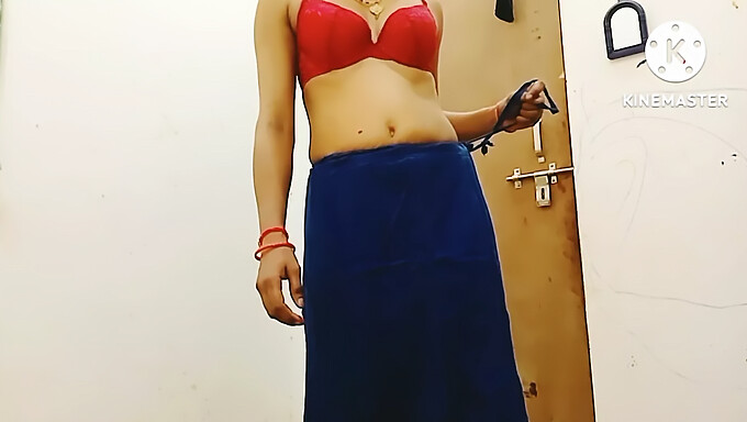 Desi Tante I Saree Strips Og Onanerer