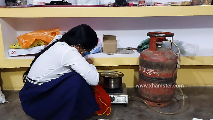 Pertemuan Intim Gadis Kolej Desi Dengan Kekasihnya Di Asrama.