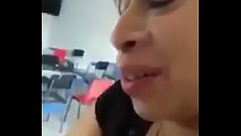 O Profesoară De Latină Face Sex Oral Uluitor Într-O Sală De Clasă